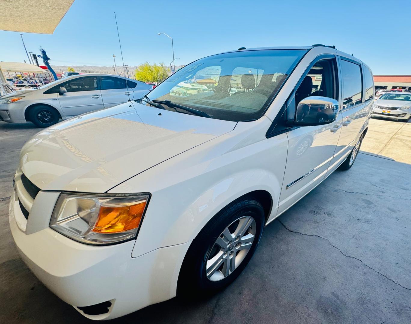 2008 White /black Dodge Caravan (2D8HN54XX8R) , located at 2190 Hwy 95, Bullhead City, AZ, 86442, (928) 704-0060, 0.000000, 0.000000 - 2008 Dodge caravan SXt. leather loaded, backup camera, bluetooth, satellite radio, rear tv,dvd player. moonroof. stow and go seating. seating for 7. rear folds down for bed. has table . free Carfax , free warranty. - Photo#8